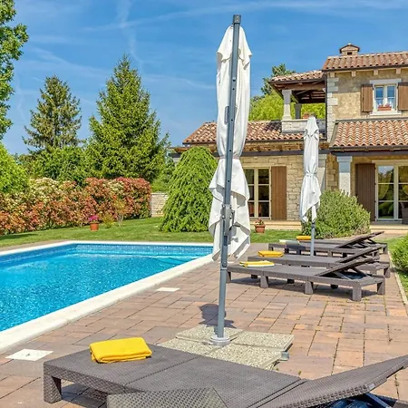 וילה Stancija Martina