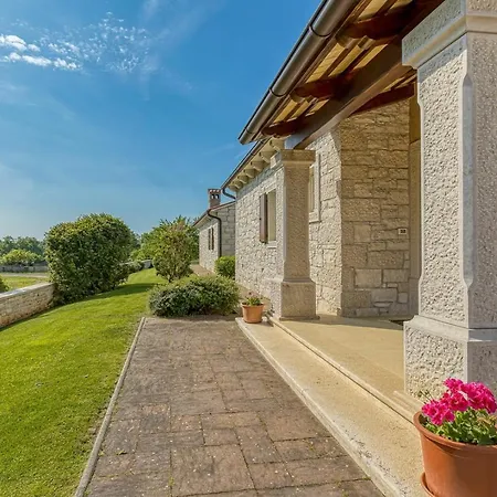 וילה Stancija Martina